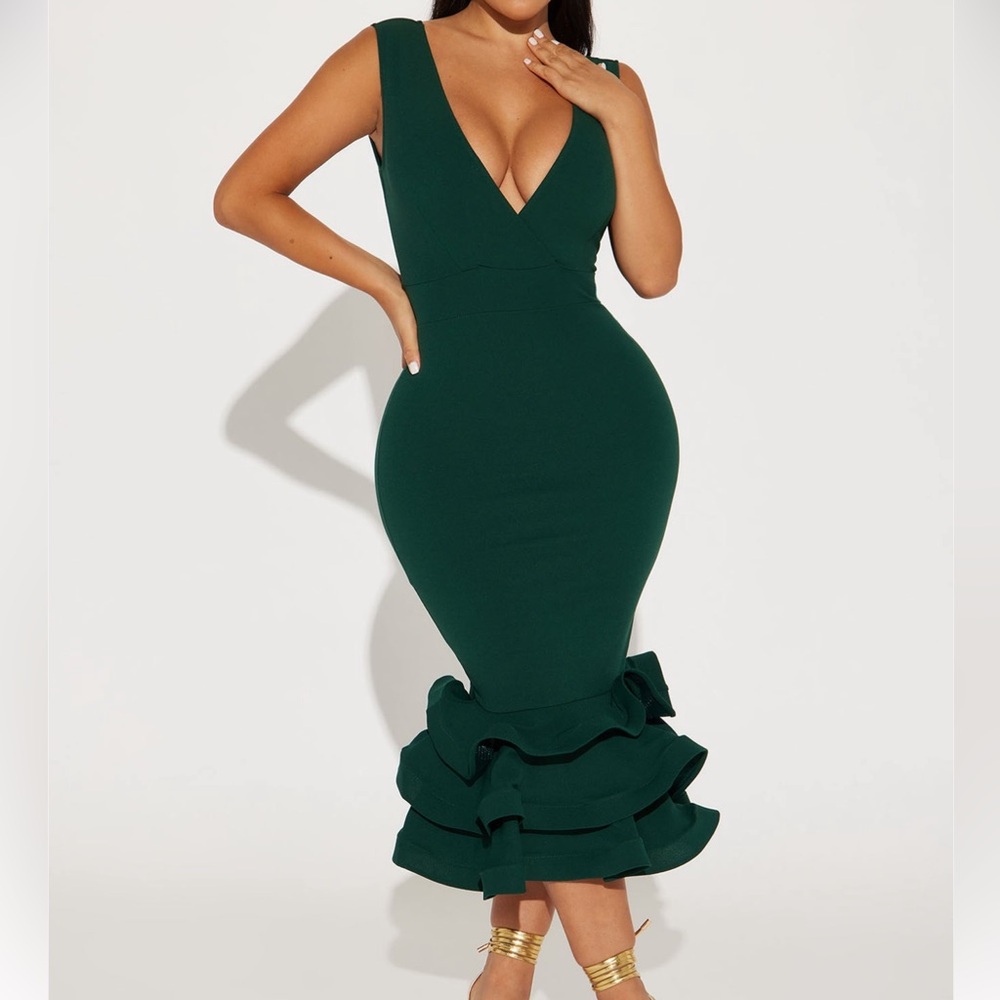 Elegant Green Ruffle Hem Dress